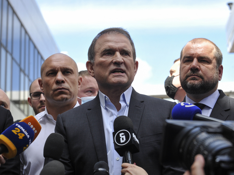 Медведчук: уехавшие в Россию украинцы мечтают о воссоединении двух стран