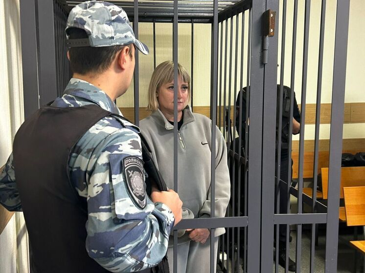 Депутата Алтайского краевого Законодательного Собрания Людмилу Клюшникову, которую подозревают в мошенничестве, арестовали на один месяц и три недели. Решение вынес Октябрьский районный суд Барнаула 21 ноября, сообщает корреспондент «МК на Алтае» из зала суда. 