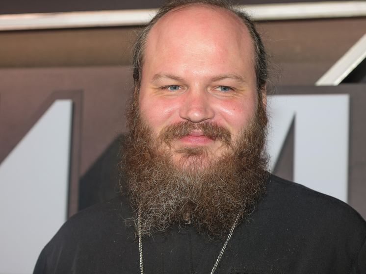 Священник Островский: чтение «особых молитв» в определенное время — это чушь