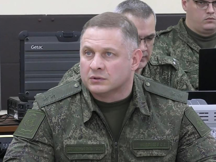 Президент РФ Владимир Путин, посетивший один из командных пунктов в зоне СВО 20 ноября, представил на совещании с военачальниками нового командующего Южной группировкой войск и командующего войсками Южного военного округа (ЮВО) генерал-лейтенанта Сергея Медведева