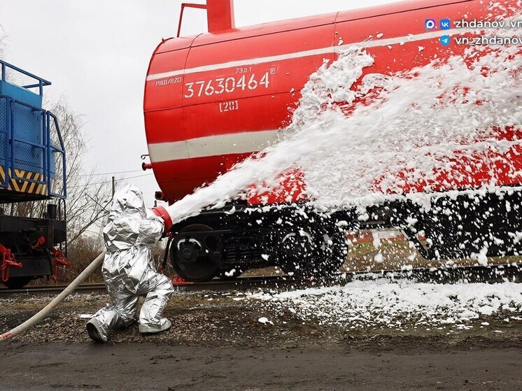 В Старом Осколе пожарные отработали действия при возгорании вагона-цистерны