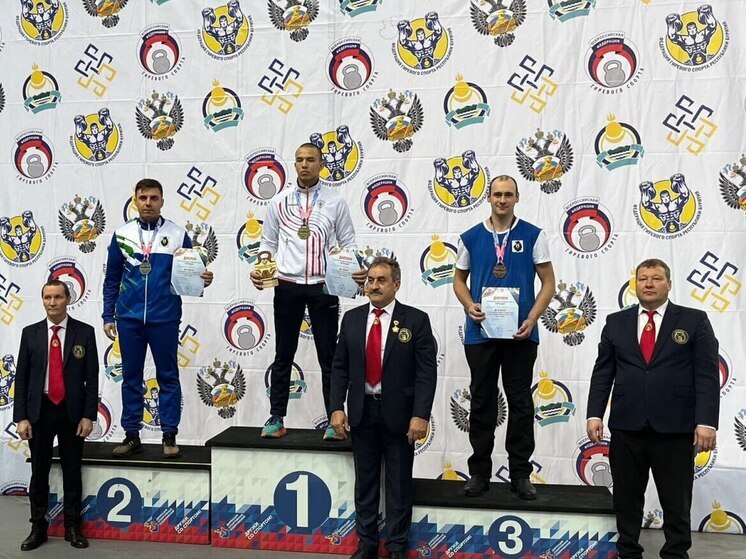 Хабаровские сотрудники МЧС добились успехов в турнире по гиревому спорту