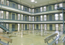 Американский пенсионер из Квинса Чарльз Фенер, застреливший напавшего на него грабителя, приговорён к четырём годам тюрьмы за хранение нелицензионного оружия