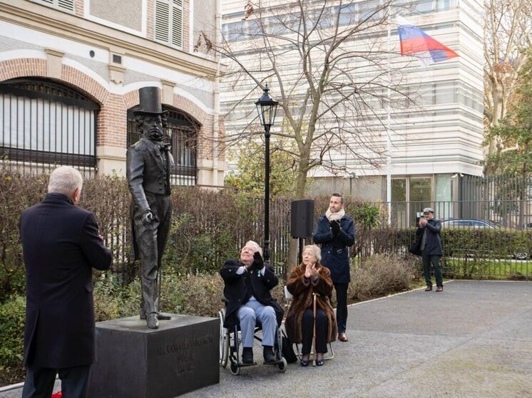 Митрополит Марк принял участие в открытии памятника Пушкину в Париже