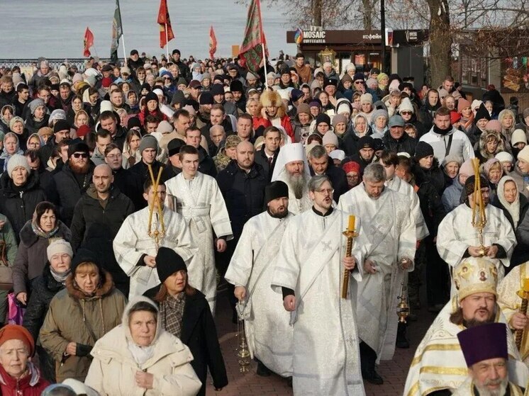 Губернатор Вячеслав Федорищев принял участие в крестном ходе в Самаре