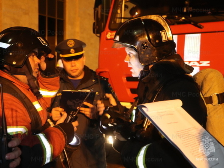 В тамбовском ТРЦ «РИО» спасатели отработали действия при масштабном пожаре