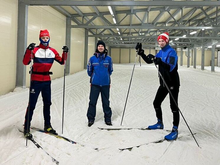 Ленинградские лыжники вышли на сборы в крытом лыжном тоннеле в Токсово