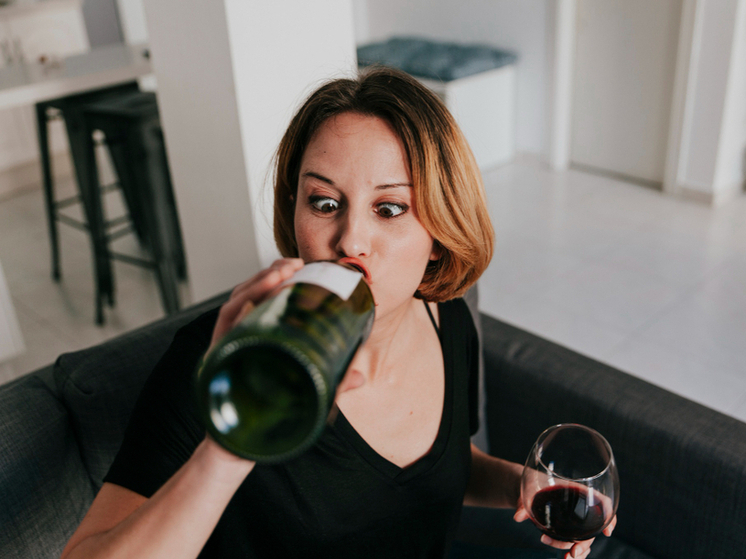 Посетительница бара в Кирове получила удар бутылкой по голове