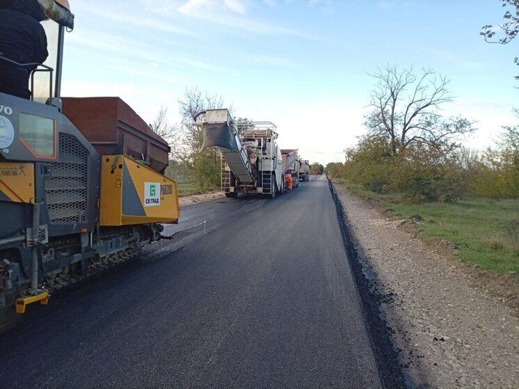 В Крыму продолжается ремонт участка дороги Восход – Новосельцы