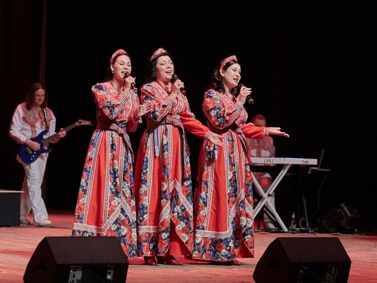 В Пензенской филармонии с аншлагом прошел концерт ансамбля «Злато Серебро»