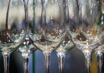 В третий четверг ноября начались продажи молодого божоле — знаменитого французского вина, изготовленного из винограда сорта «черный гамэ»