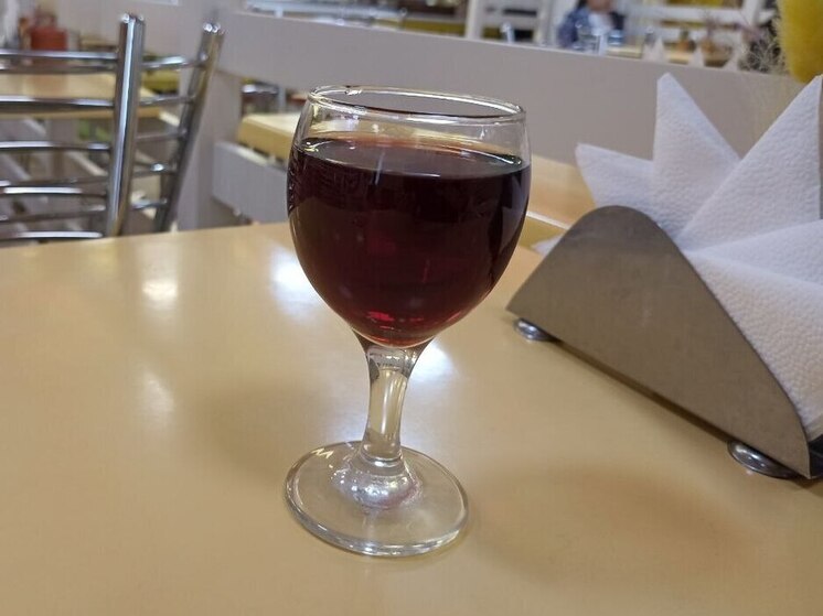 В Оленегорске женщина ударила знакомую бокалом по лицу в баре