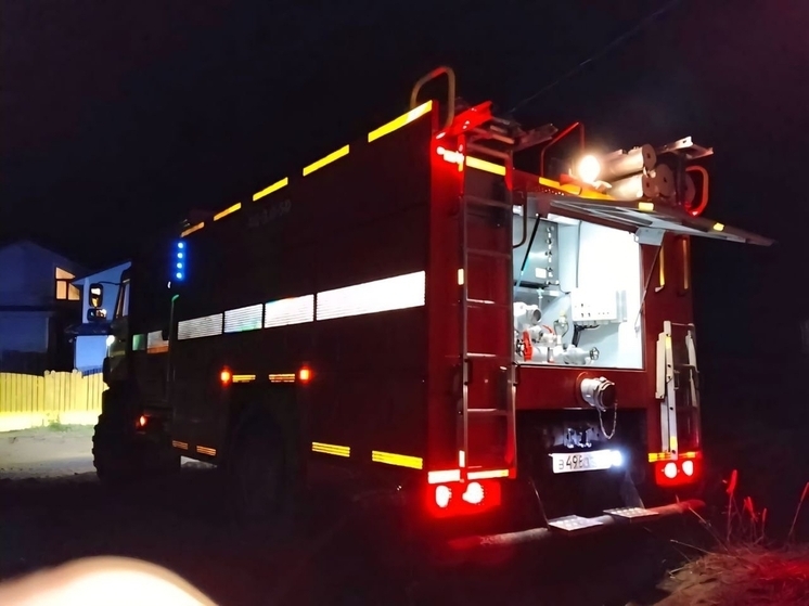 Рано утром в Ковдоре загорелась кладовка в жилом доме на Комсомольской