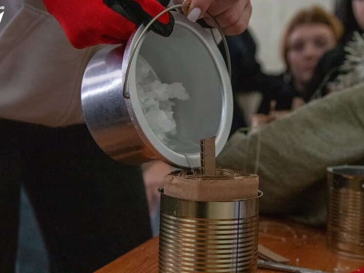 Запорожская молодежь из Мелитополя создала окопные свечи для защитников страны