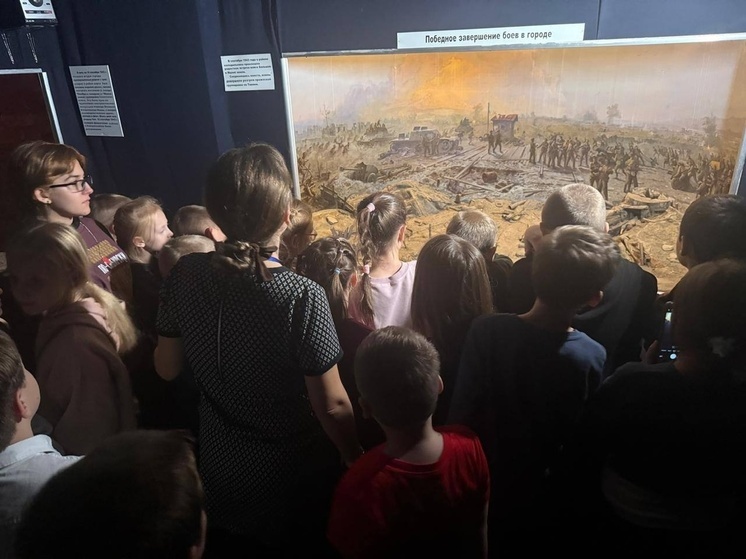 Перекусившие у Вечного огня дети посетили места военной памяти в Новороссийске