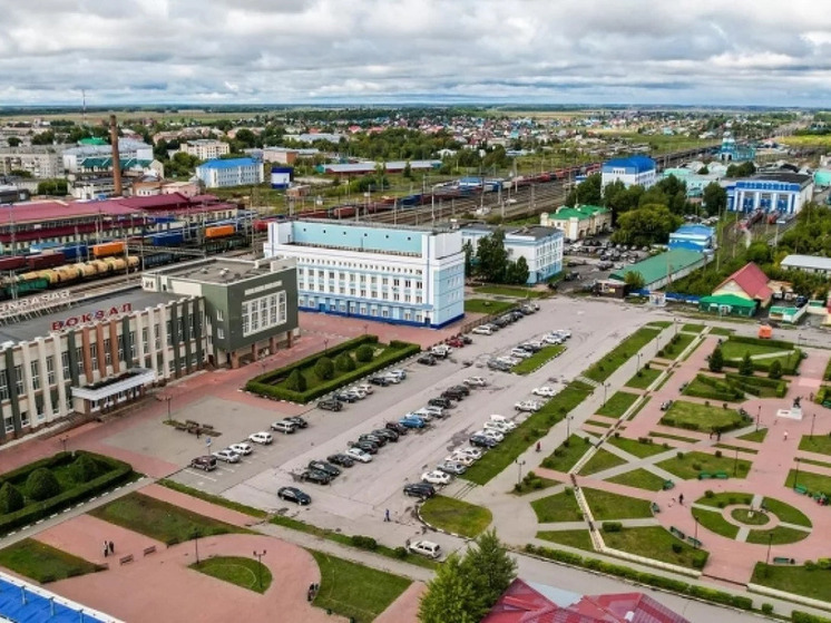 В Барабинске Новосибирской области завершили обновление центральной площади и продолжают благоустройство городского парка