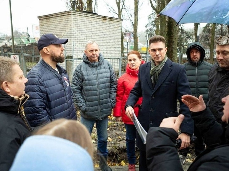 В Курске благоустраивают сквер «Интернациональный»