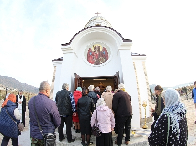 В Судаке освятили новый храм у «Аллеи Героев»