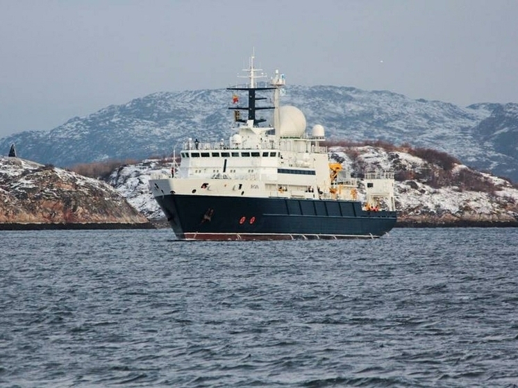 Капитан первого ранга Дандыкин рассказал о судне «Янтарь», которое пугает британцев