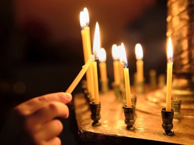 Почему жителям Калмыкии завтра нужно поставить свечу за здравие