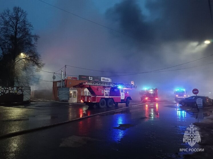 Торговый павильон с одеждой сгорел в Городце