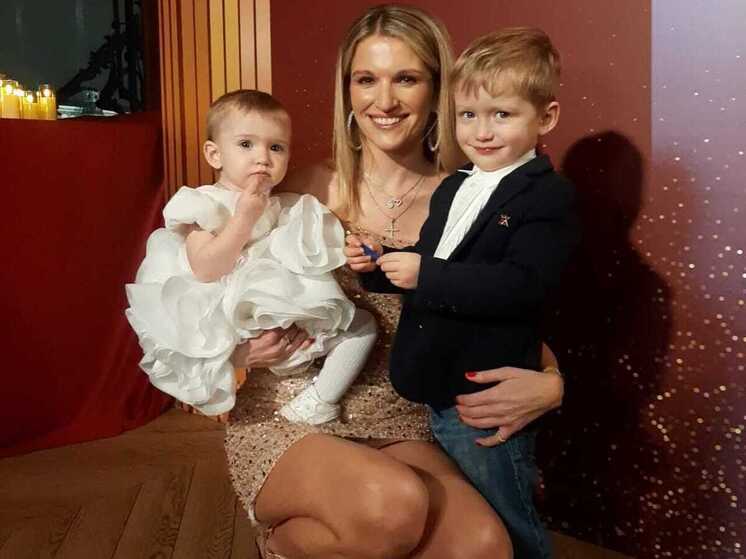 Певица Женя Малахова, известная также по работе в группе Reflex и съёмкам в кино , собрала гостей в элитном ресторане с видом на Кремль