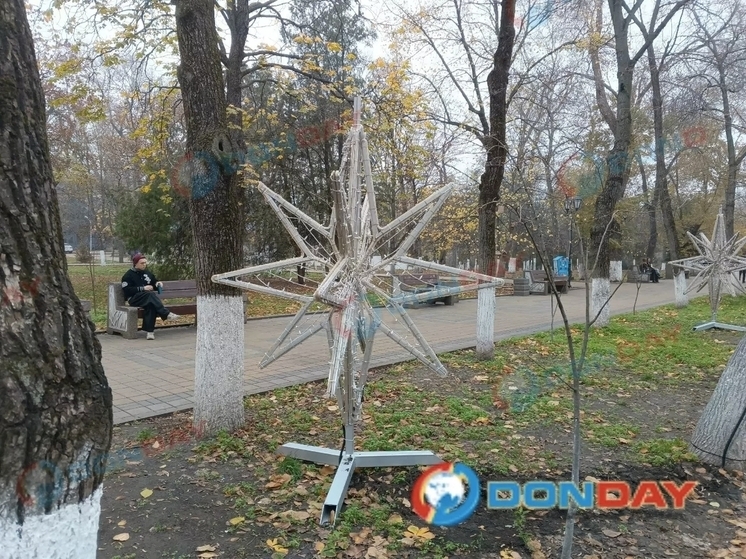 Улицы Ростова начали украшать к Новому году