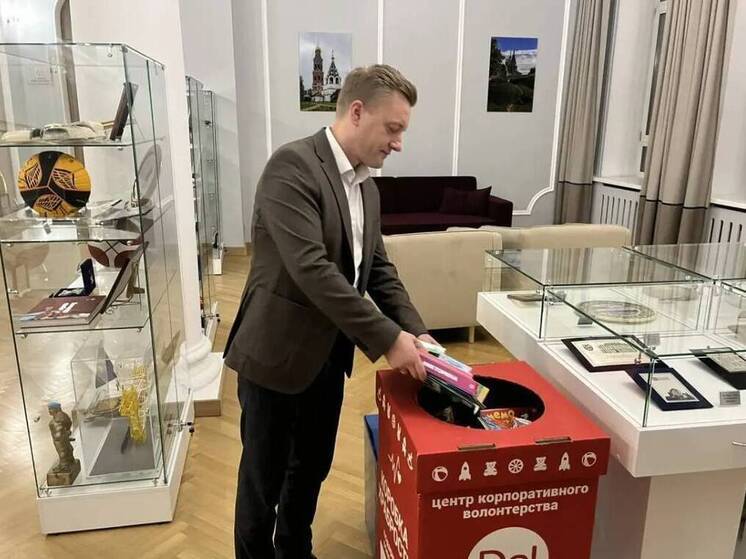 Денис Боков принял участие в благотворительной акции «Коробка храбрости»