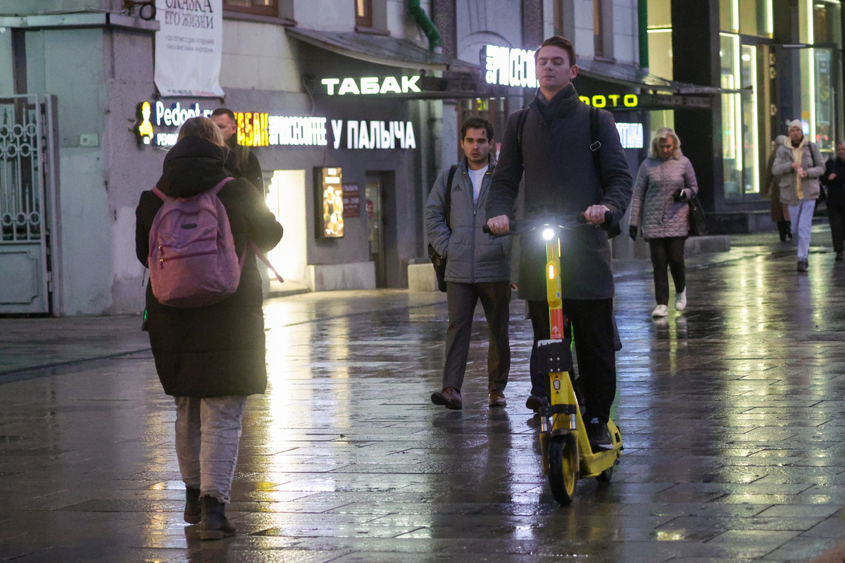 Минтранс: обязательные права для водителей СИМ не запланированы