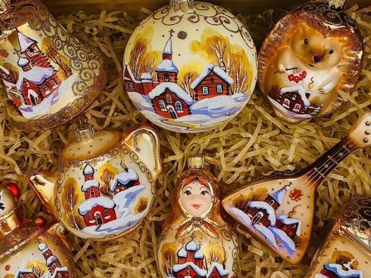 Жительница Новосибирска продаёт наборы елочных игрушек за 300 тысяч рублей