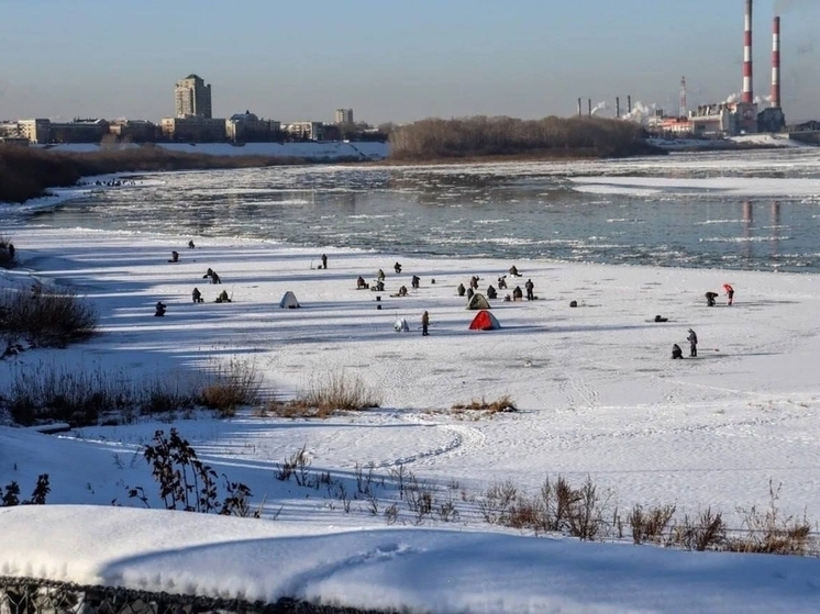Кемеровские рыбаки вышли  на смертельно тонкий лёд