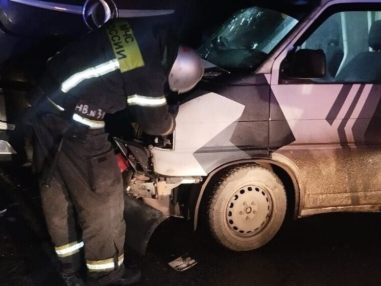 Грузовой автомобиль сгорел на трассе М-4 "Дон" в Тульской области