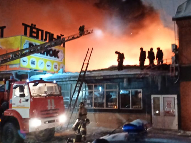 В Барнауле полностью снесли здание «Теплого рынка»