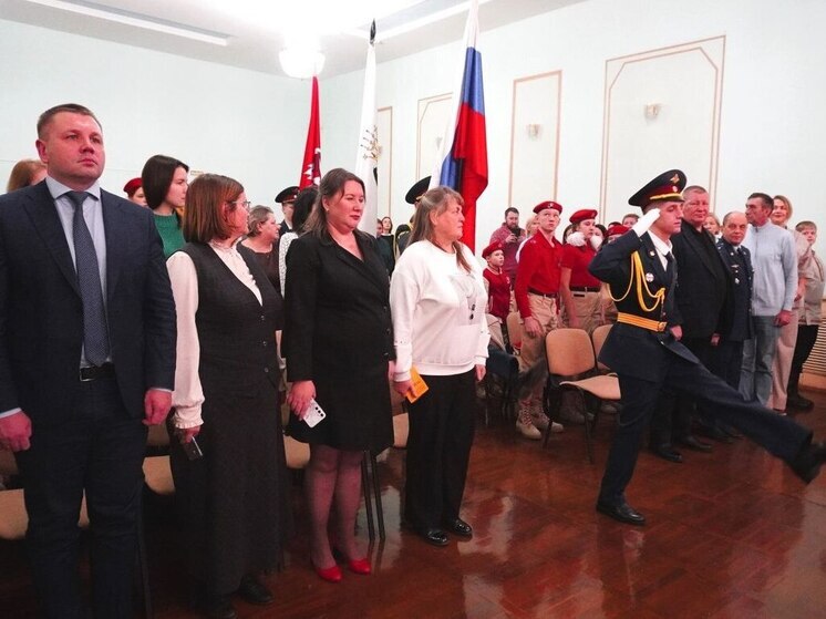 Юным новгородцам вручили благодарственные письма и медали «Боевое братство»