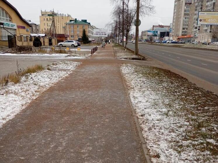 В Костроме на борьбу с гололедом на тротуарах за ночь потратили 20 тн реагентов
