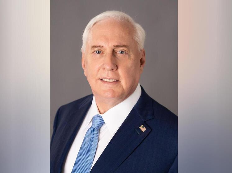 Политолог Жарихин приравнял западную помощь Киеву к скандалу с вакцинами фон дер Ляйен