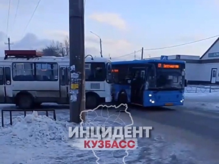 ДТП в Кемерове: «ПАЗик» въехал в автобус №17