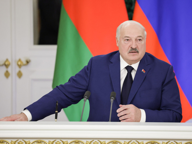 Лукашенко по просьбе Папы Римского помиловал двух католических священников