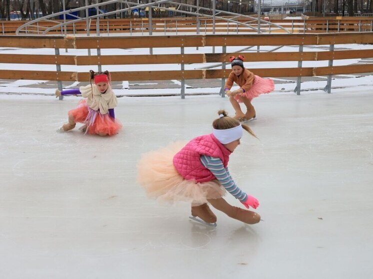 В Челябинске открыли каток в парке имени Терешковой