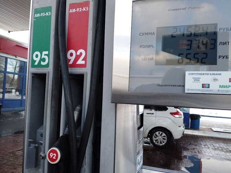 На заправке в Сланцах местный житель тяжело ранил ножом своего брата