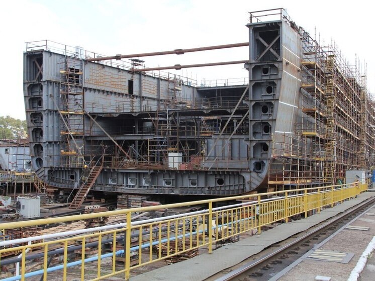 На Адмиралтейских верфях продолжили строить судно «Иван Фролов»