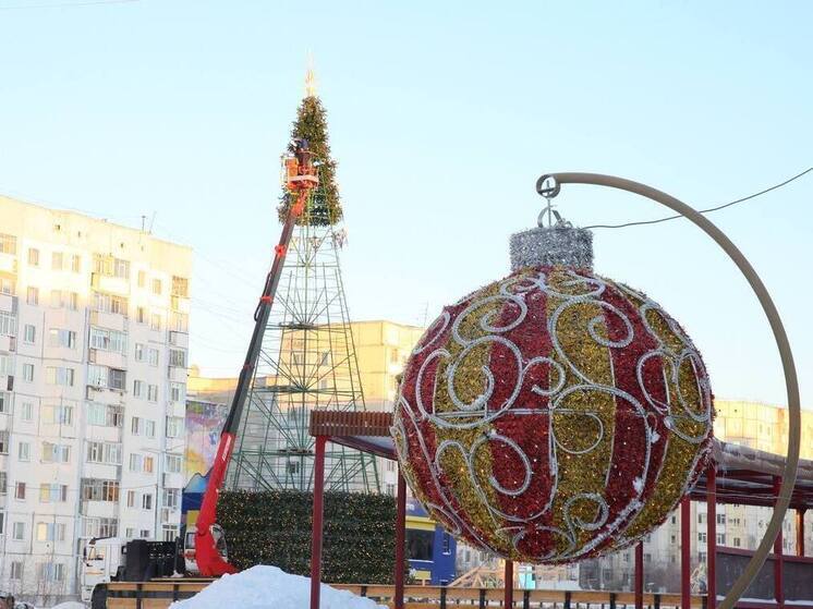 В новогоднюю сказку с елкой и катком превращается главная площадь Надыма