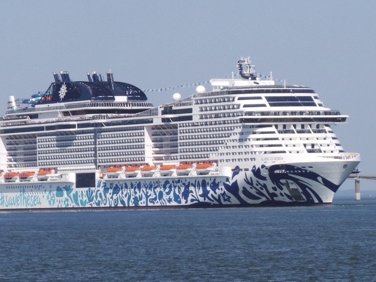 Shot: Россиян на круизном итальянском лайнере отделили от иностранных туристов