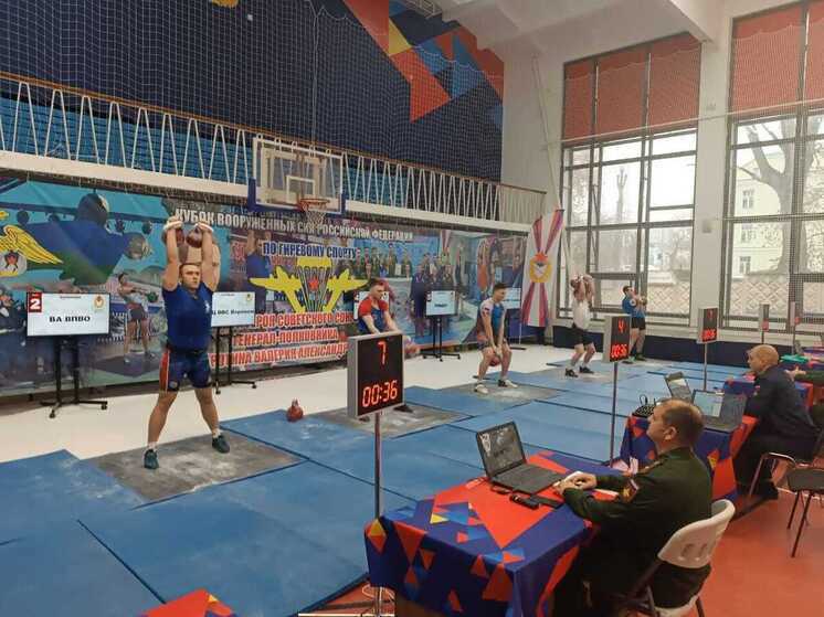 В Москве прошли военные соревнования по гиревому спорту в честь генерала Востротина