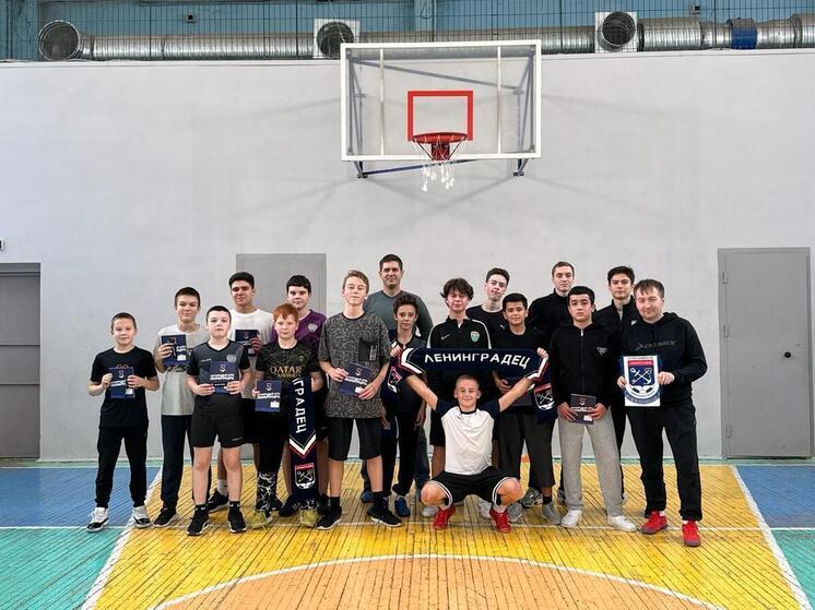 Футболисты «Ленинградца» провели уроки в школах в Тосно и Никольском