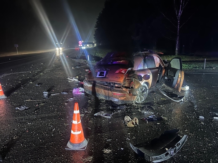 Иномарка опрокинулась на трассе в Орловской области