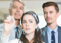 Самый заметный разрыв в доходах самозанятых россиян отмечен в сфере информационных услуг, обслуживания на мероприятиях и рекламы