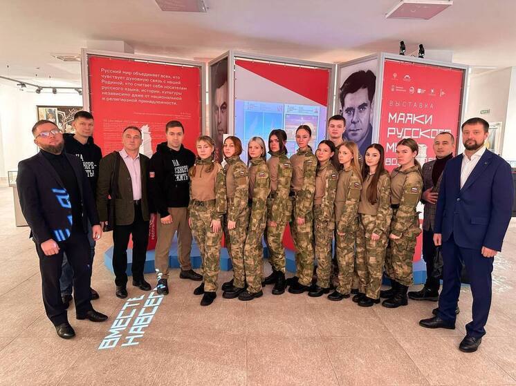 Выставка о воссоединении регионов с Россией приехала в Мурманск