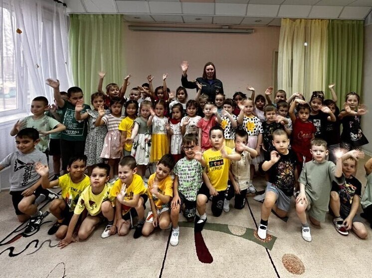 В Лангепасе огнеборцы провели для дошкольников урок безопасности на тонком льду