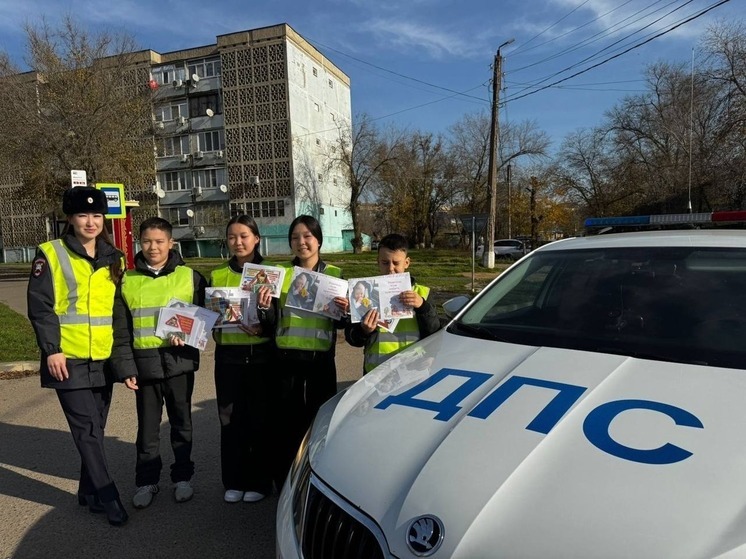 Школьники Элисты приняли участие в акции «Пристегни ребенка»